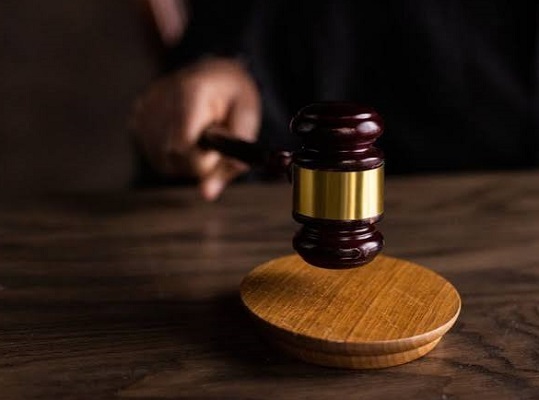 Vasi eş, Kısıtlı eşine boşanma davası açabilir mi ?